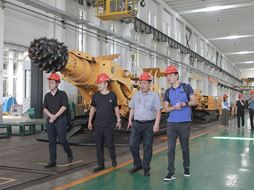 貴陽綜合保稅區(qū)領(lǐng)導一行走訪上海創(chuàng)力集團考察指導(圖2)