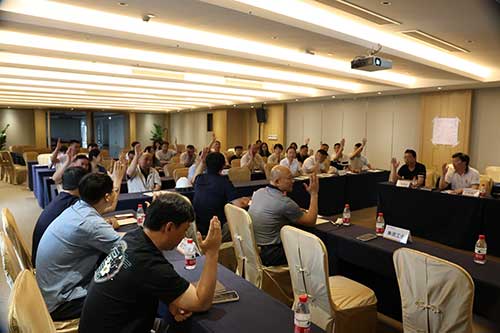 上海創(chuàng)力集團(tuán)組織召開第三屆第十次職工代表大會(huì)——專題審議《員工手冊(cè)》(圖3) 上海創(chuàng)力集團(tuán)組織召開第三屆第十次職工代表大會(huì)——專題審議《員工手冊(cè)》(圖3)