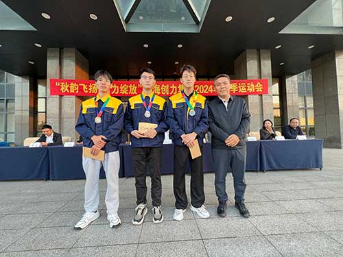 羽毛球男子組頒獎(jiǎng).jpg 秋韻飛揚(yáng) 活力綻放 | 上海創(chuàng)力集團(tuán)秋季運(yùn)動(dòng)會(huì)取得圓滿(mǎn)成功(圖19)