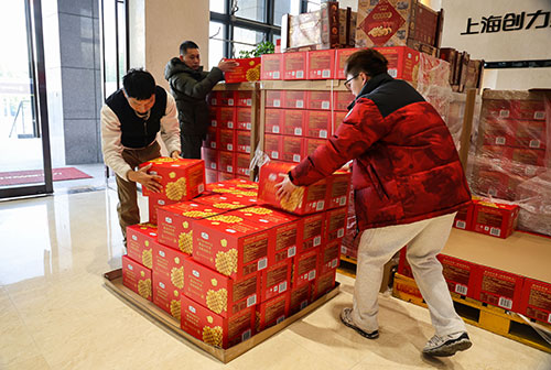  共度美好新春！上海創(chuàng)力集團(tuán)為全體員工發(fā)放年貨大禮包(圖2)