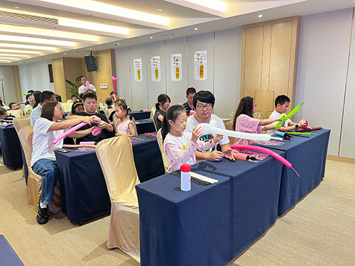 過層.jpg 【月滿華誕 匠心傳情】創(chuàng)力集團(tuán)舉辦“團(tuán)圓慶華誕”親子活動?(圖2)