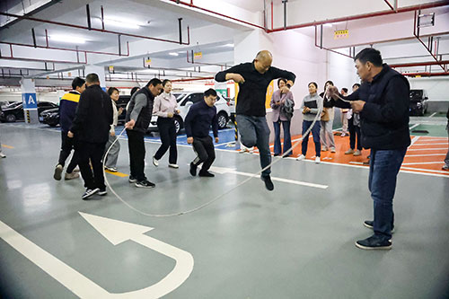 跳長繩3.jpg 躍動創(chuàng)力 智勝未來 | 創(chuàng)力集團2025年主題運動會圓滿落幕(圖12)